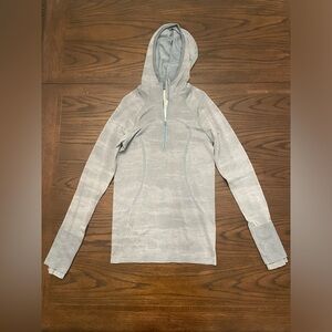 Lululemon Athletica long sleeve swiftly tech top with hood, light blue, size 6
